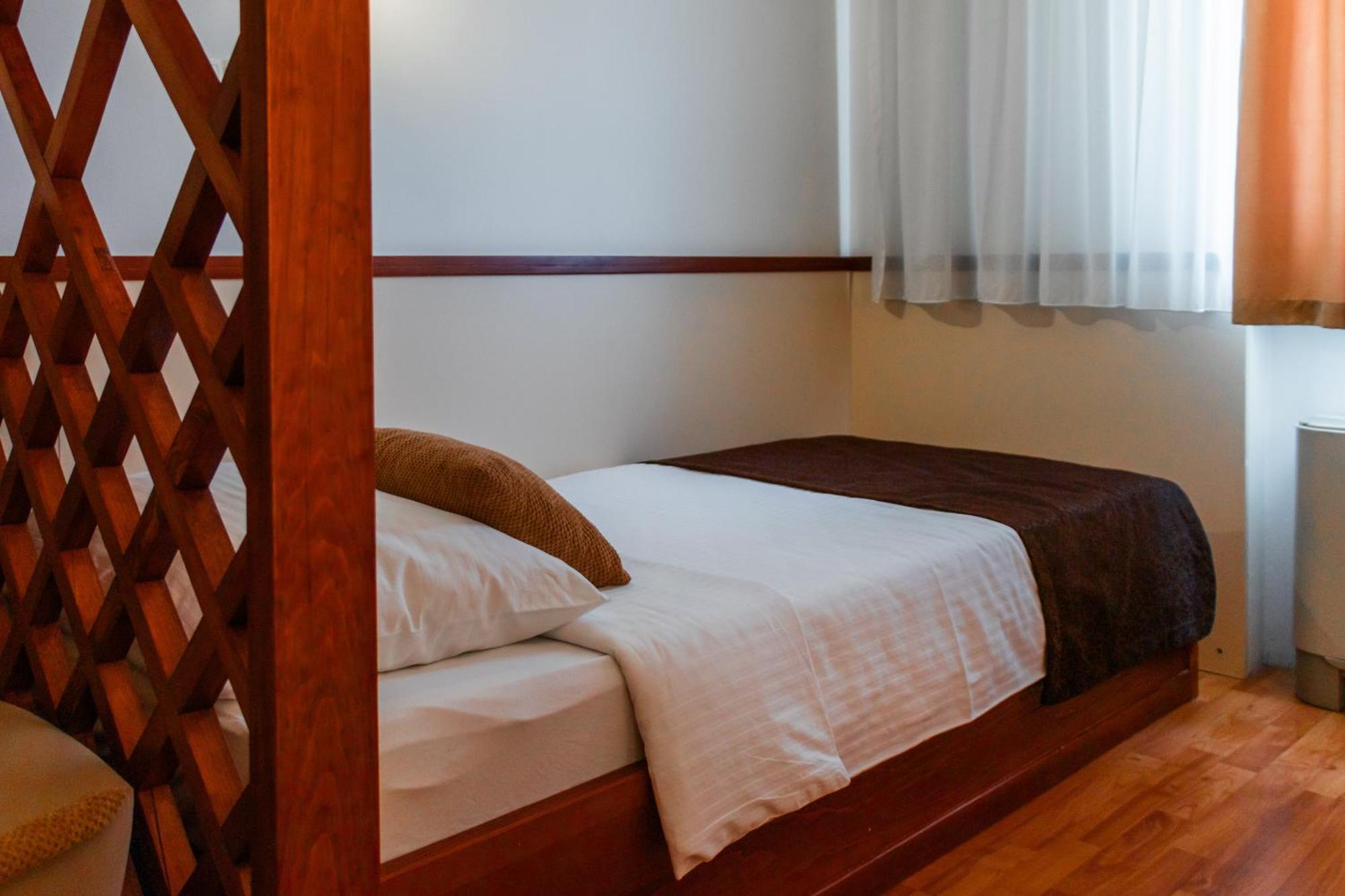 Hotel Saraj Сараево Екстериор снимка