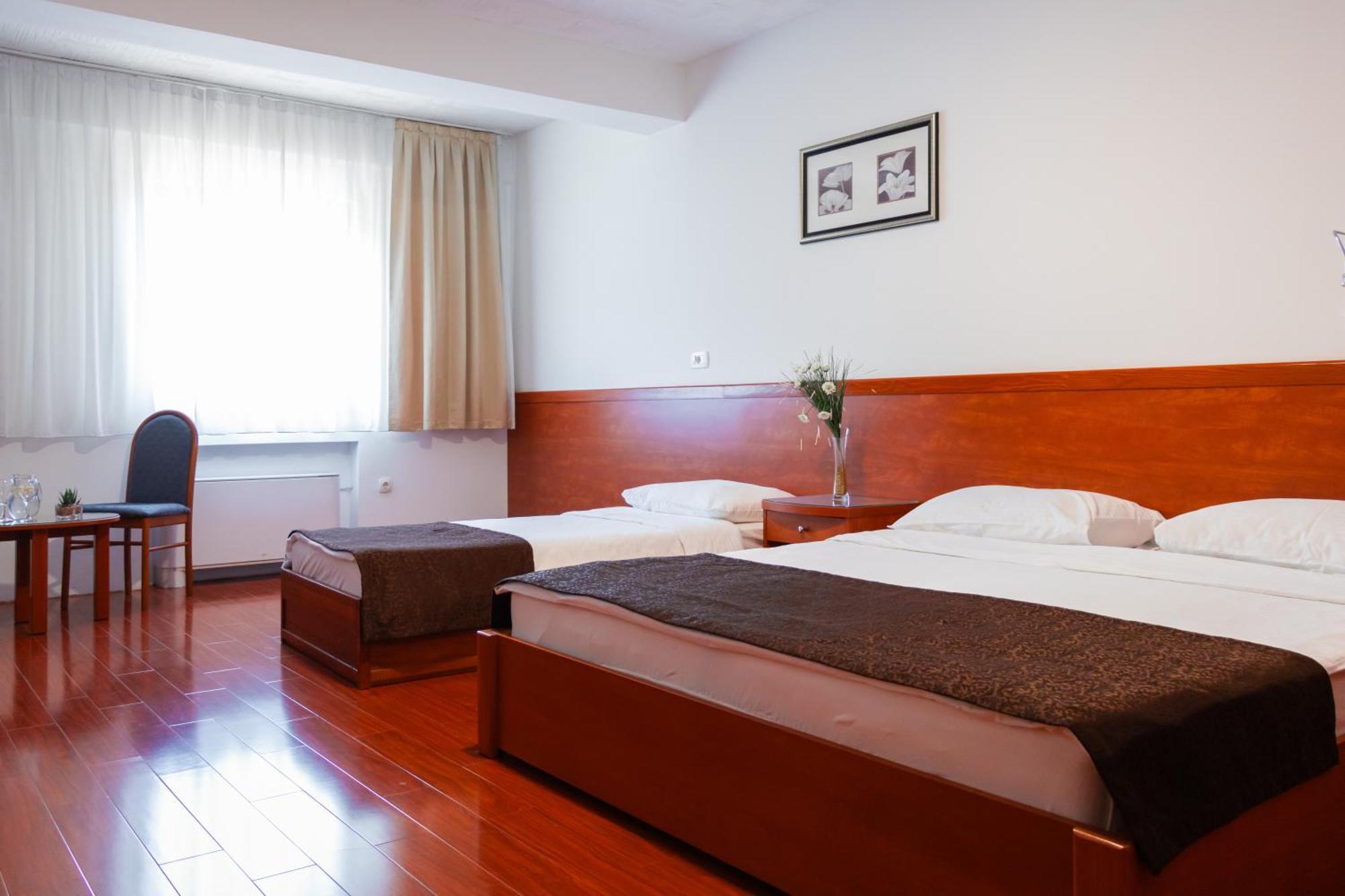 Hotel Saraj Сараево Екстериор снимка