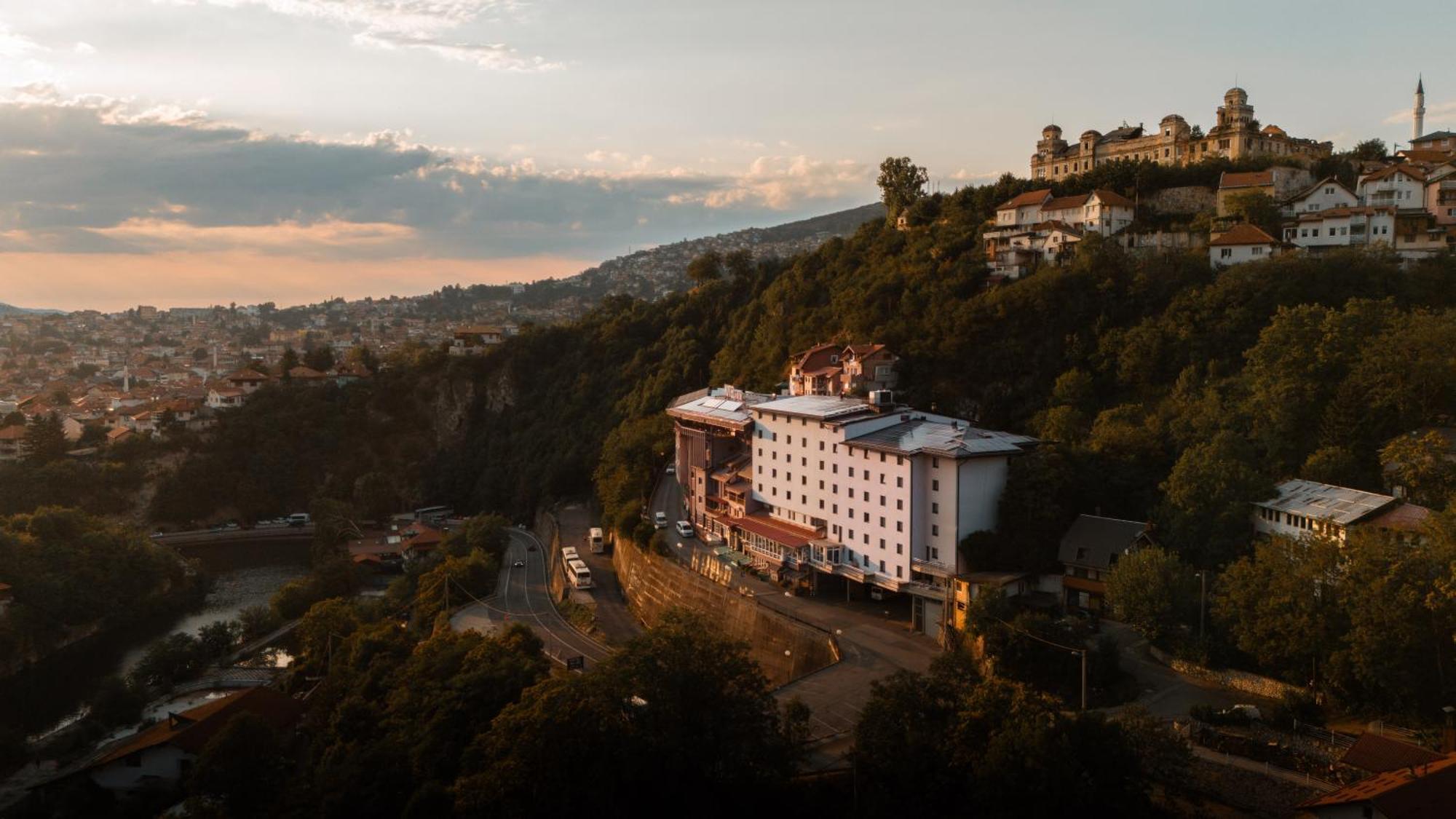 Hotel Saraj Сараево Екстериор снимка