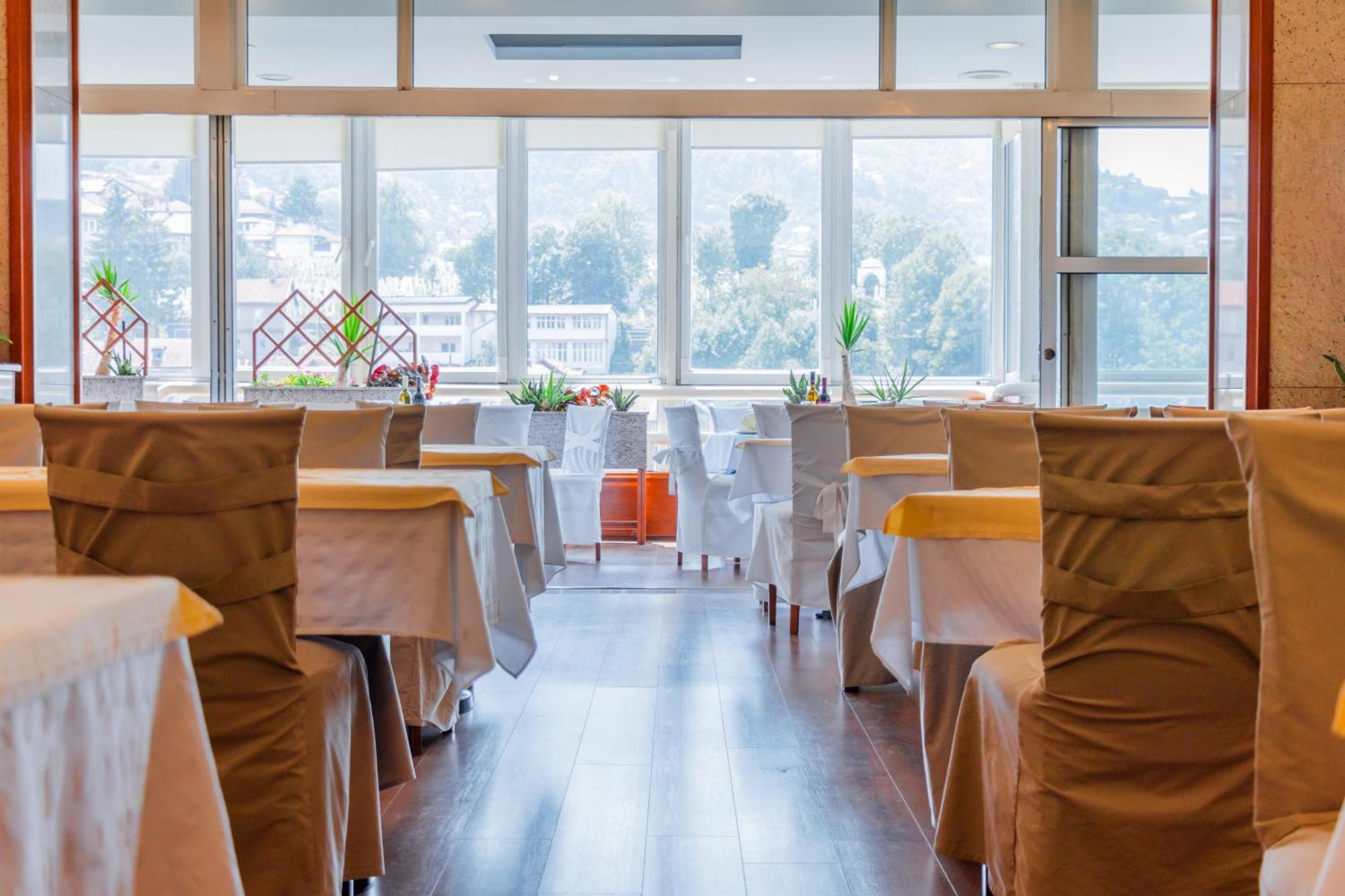 Hotel Saraj Сараево Екстериор снимка
