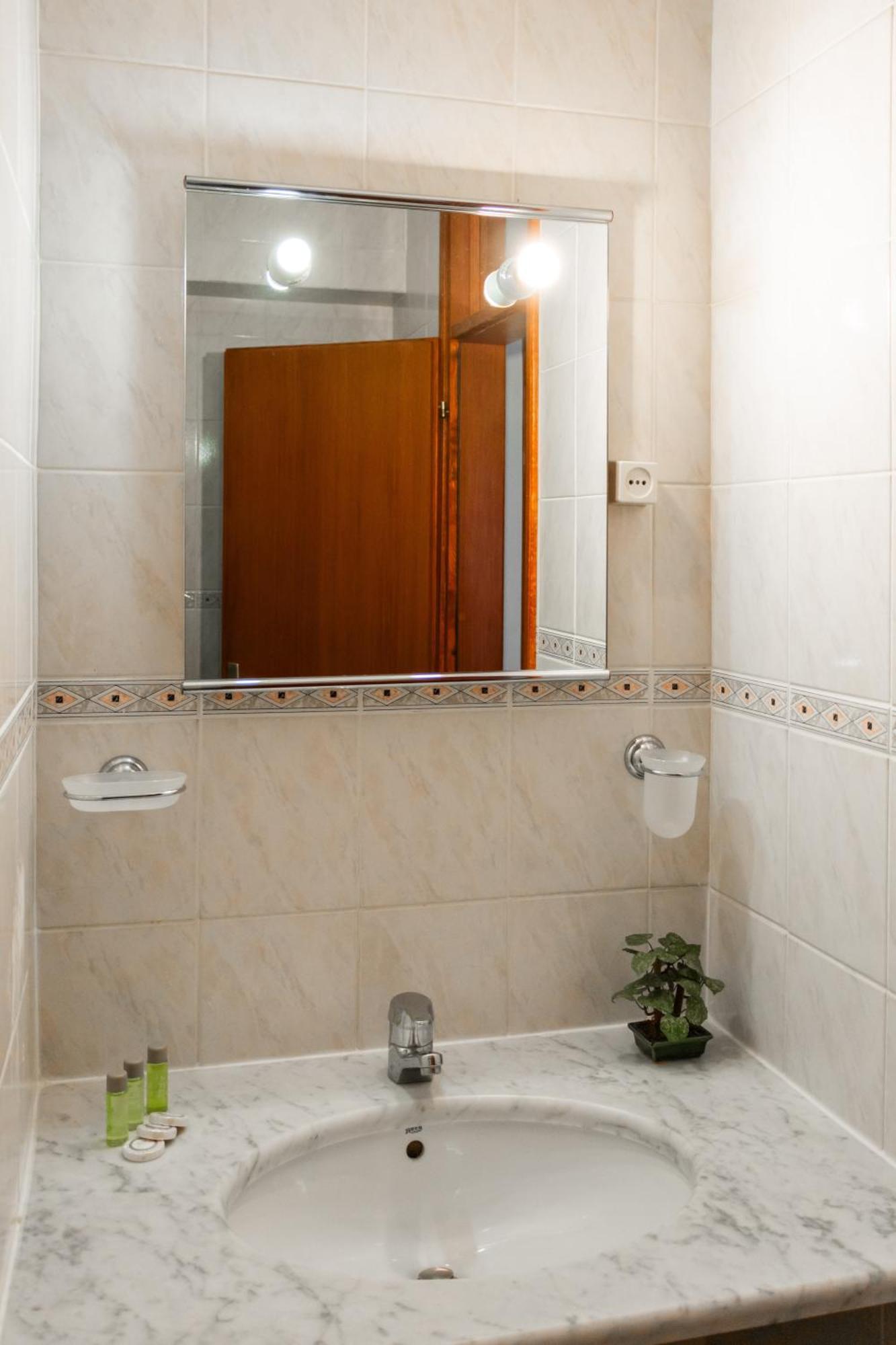 Hotel Saraj Сараево Екстериор снимка