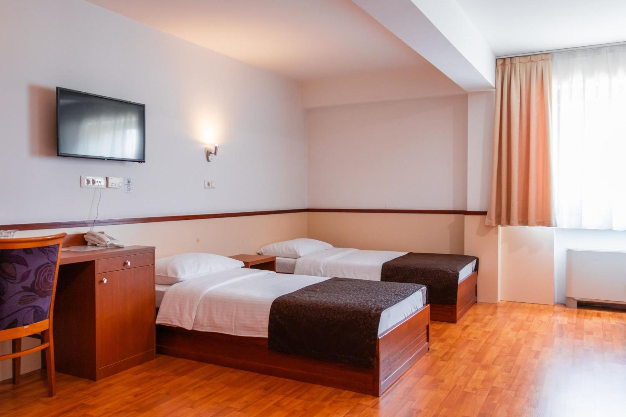Hotel Saraj Сараево Екстериор снимка