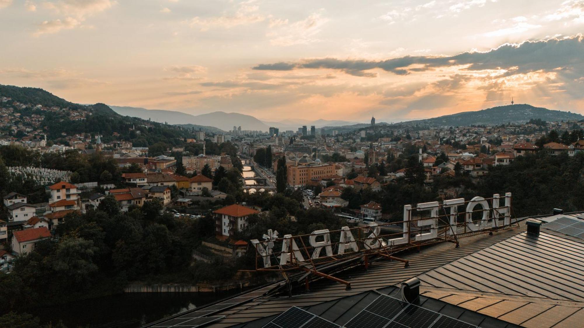 Hotel Saraj Сараево Екстериор снимка