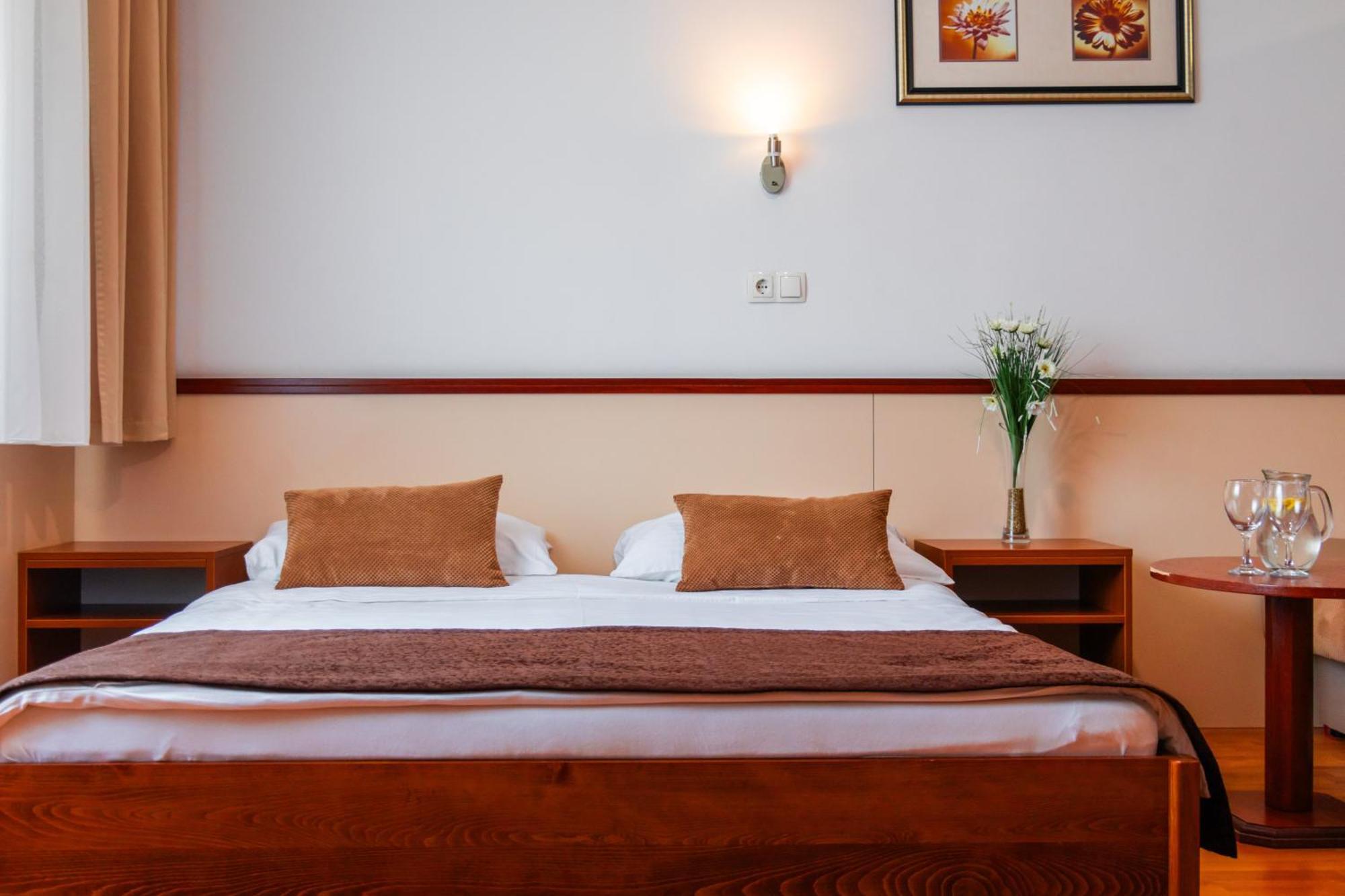 Hotel Saraj Сараево Екстериор снимка