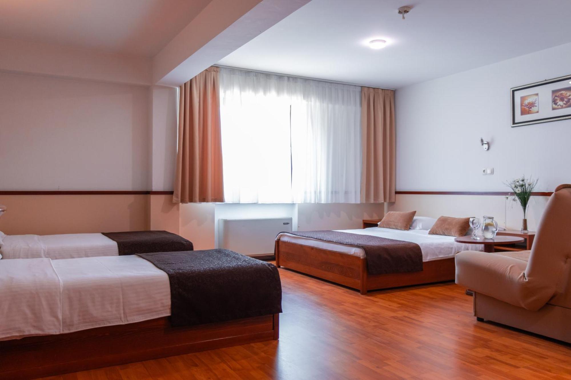 Hotel Saraj Сараево Екстериор снимка