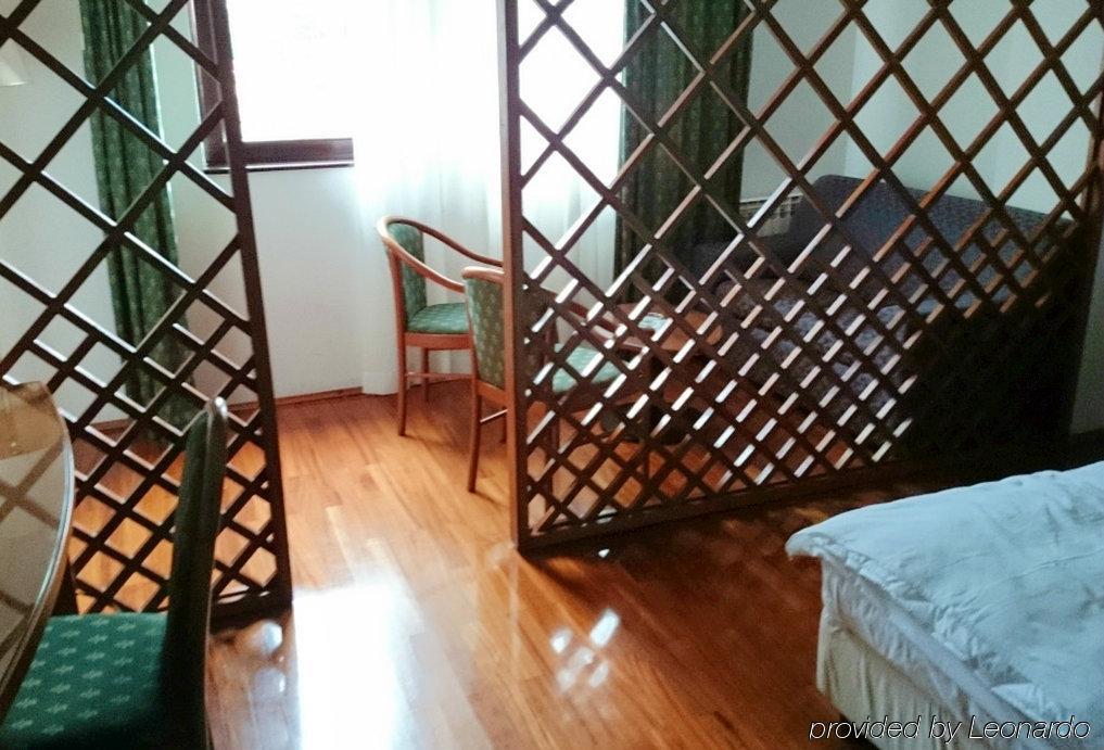 Hotel Saraj Сараево Екстериор снимка